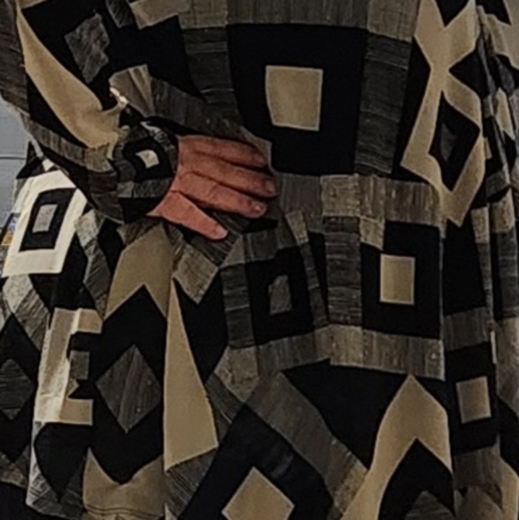 Black and Tan Sweater like Wrap - Picture 4 of 8